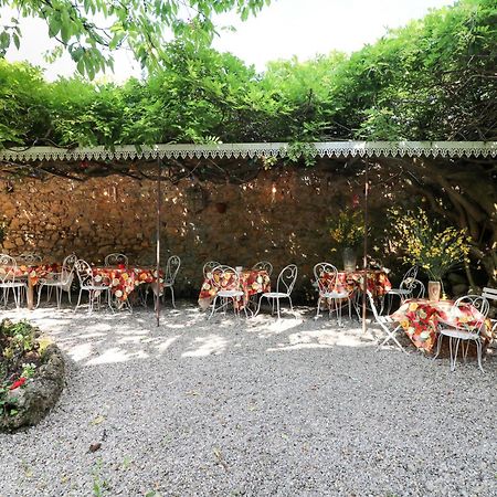 玫瑰园酒店 Lodève 外观 照片