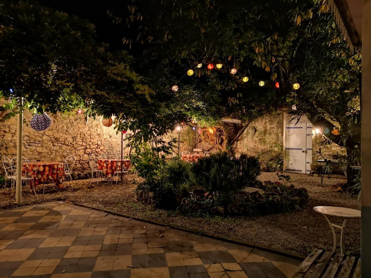 玫瑰园酒店 Lodève 外观 照片